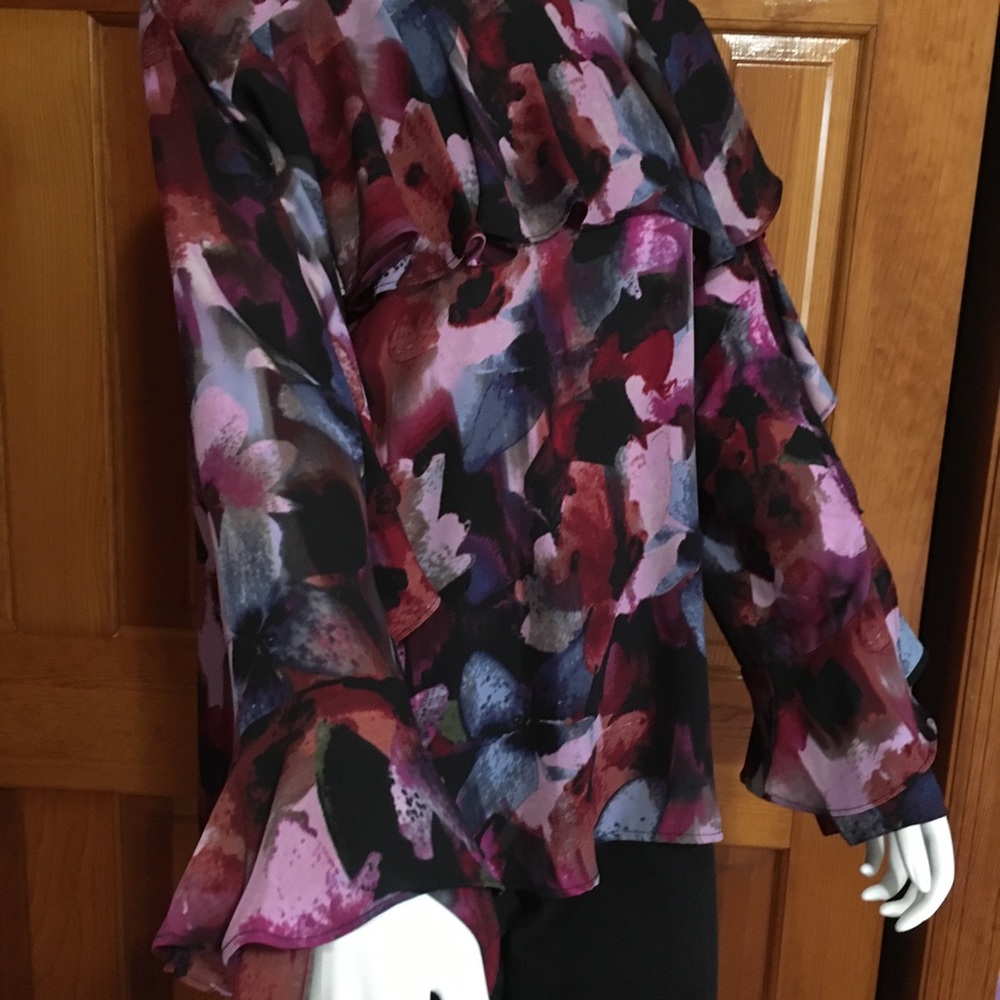 Cupio ruffle women’s top long sleeves with ruffle beautiful on